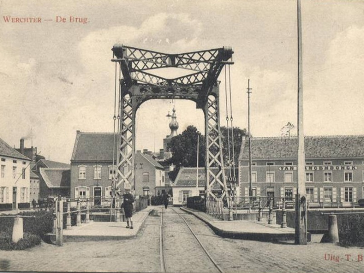 Historische foto van Werchter met tramsporen op de oude brug.