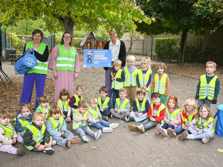 Basisscholen ontvangen cheque van Mooimakers