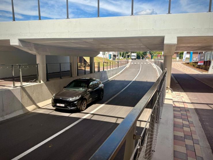 Auto door de nieuwe Laura Vanden Eyndetunnel.