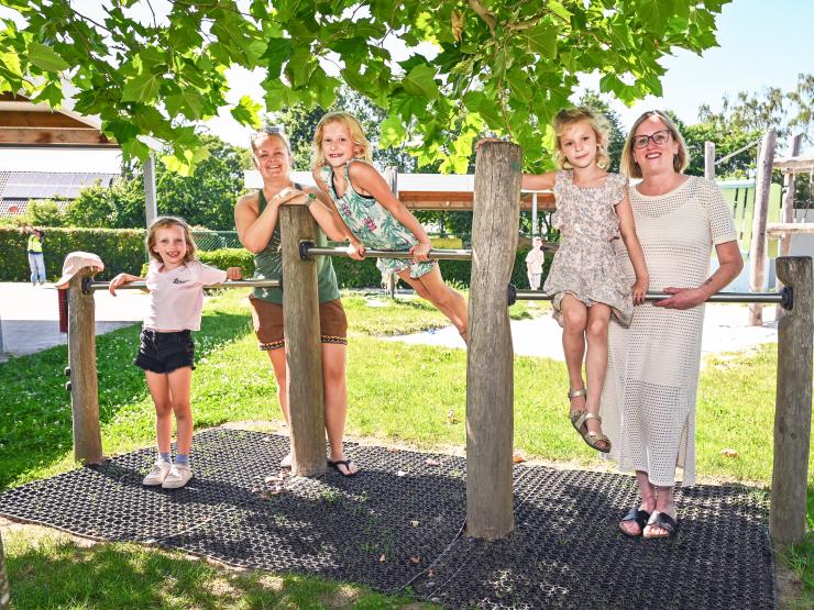 Kinderen en begeleiders van de buitenschoolse kinderopvang in Rotselaar.